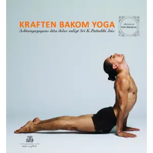 Kraften bakom yoga är ashtangayogans enda heltäckande bok om ashtangayogans första serie. Intresset för ashtangayogan har aldrig varit större och här är den första kompletta boken om yoga som tar upp yogans alla åtta delar. Den erkände yogaläraren Petri Raisanen visar alla övningar i yogans förstaserie i tydliga bildserier så att läsaren i lugn och ro kan utöva yoga på egen hand. Yogans alla delar beskrivs utförligt, inklusive dess meditativa och fysiska inslag samt filosofiska riktlinjer för hur vi ska hantera vardagen.    Format Inbunden   Omfång 189 sidor   Språk Svenska   Förlag Nygren & Nygren   Utgivningsdatum 2013-04-25   Medverkande Nicole Rassmuson   Medverkande Alexander Berg   Medverkande Katja Bergman   ISBN 9789186623319  