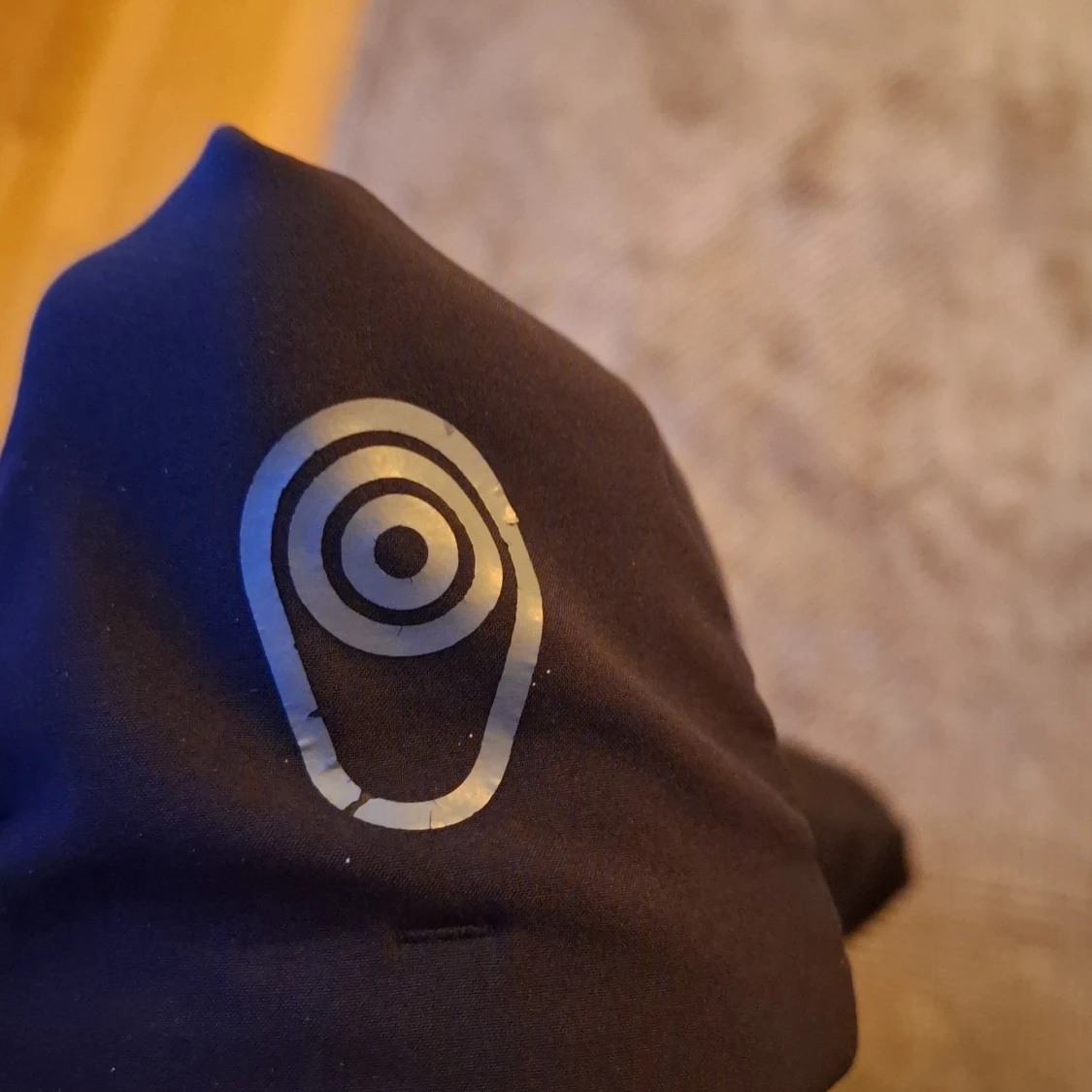 Svart jacka med huva - 91