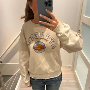 Sweatshirt - Snygg tröja från Gina Tricot i storlek S, använd gärna köp nu 🔥