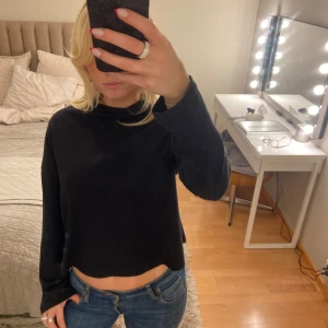 Svart tröja  - svart tunn stickad tröja 💗
