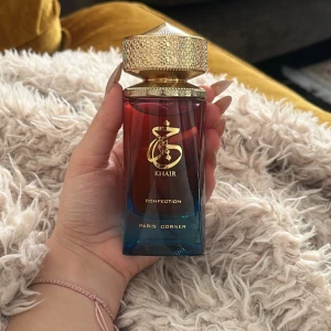 Paris corner Confection - Köpte hem denna parfym men kände att det ej var min lukt efter några sprays. Köpte för 429. Säljer för 320 pga av att den är såpass ny ! 