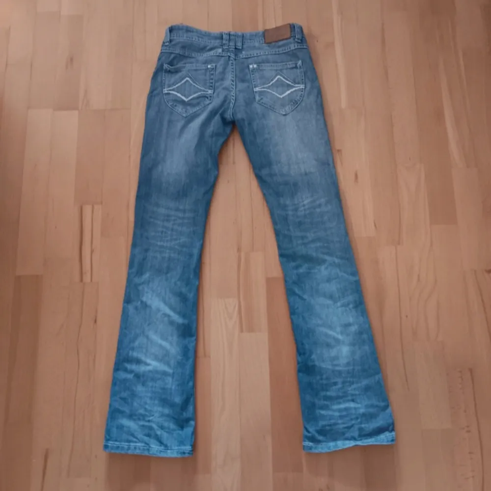 Ett par jeans från st.diego :) innerbenslängd 87 cm, midjemått 36 cm. Jeans & Byxor.