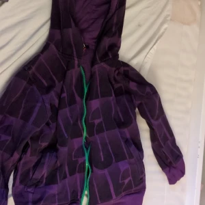 Lilla huvtröja  - Fin lilla tröja 