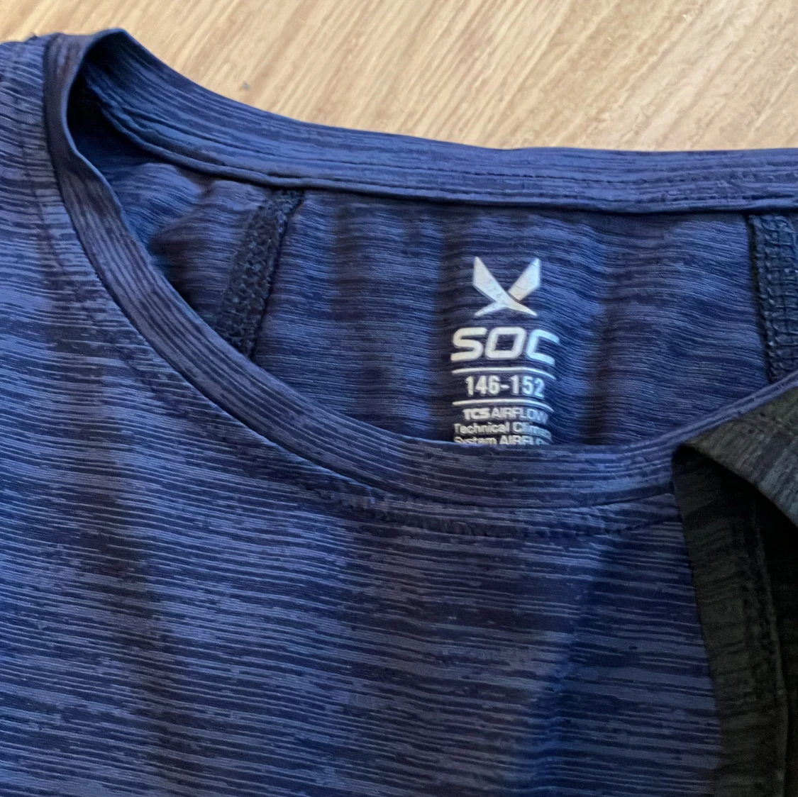 Två träningströjor - 90