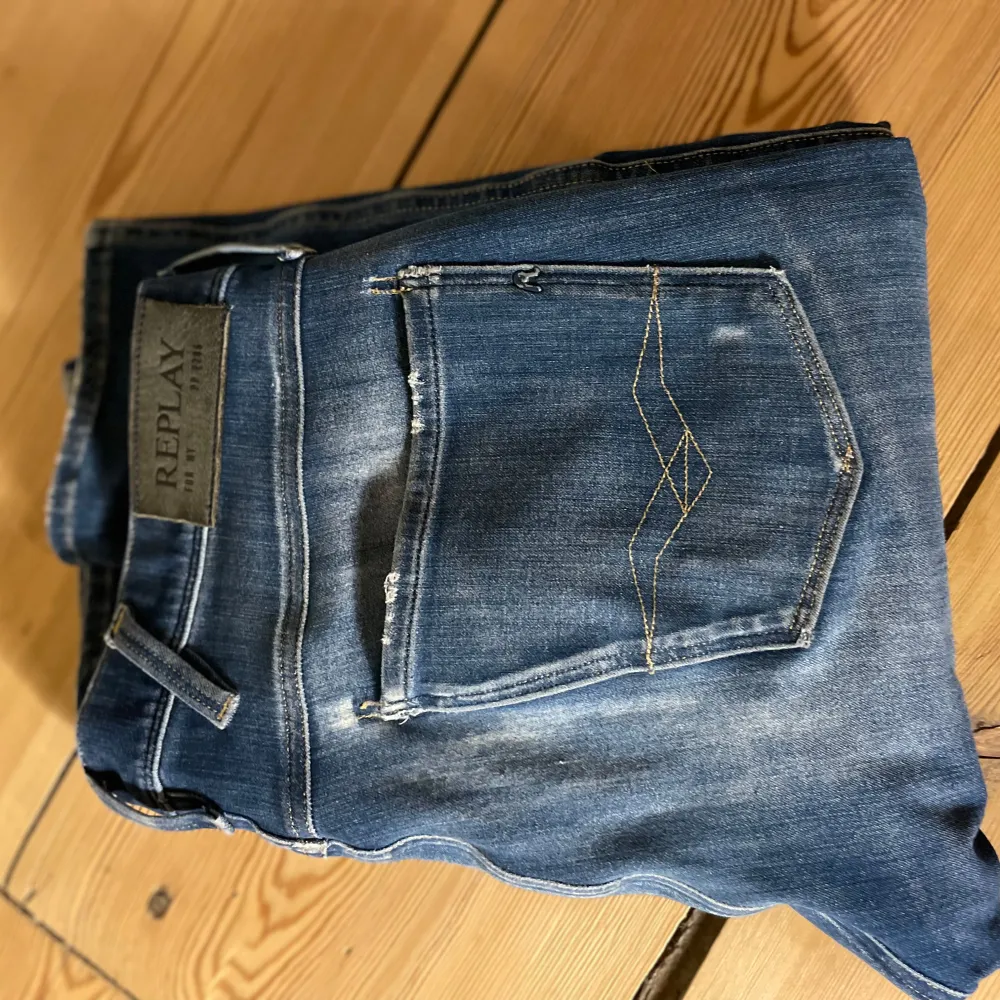 Replay jeans - storlek 30/32 - 8/10 sick - Nypris runt 1800 - Hör av dig vid funderingar🤙. Jeans & Byxor.