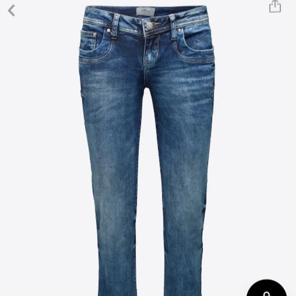 Jättefina Ltb jeans i toppskick pg att jag inte använt dem mycket alls. För att det är lite stora på mig. Passar allt och pris ja köpte de för va 630 kr. Jeans & Byxor.