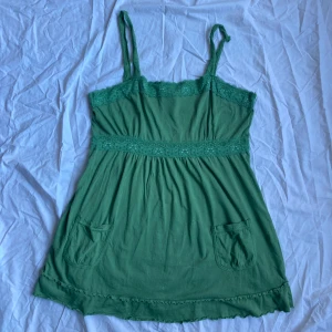 spets tunika  - älvlik spetstunika från lindex