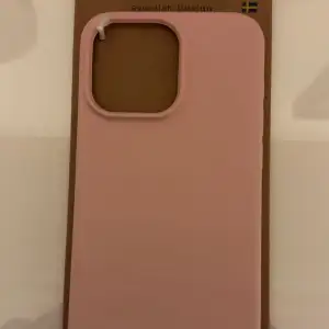 Säljer mitt rosa mobilskal till iPhone 15 PRO Max. I fint skick.