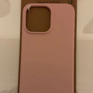 Mobilskal  - Säljer mitt rosa mobilskal till iPhone 15 PRO Max. I fint skick.