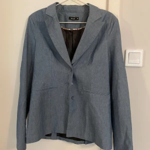 Duvblå Blazer  - Blazer i vacker blå färg, nyskick 🙌🏼