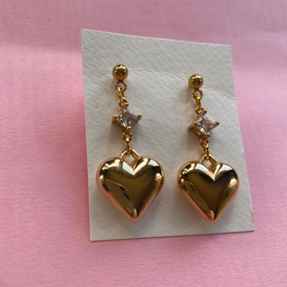 Guldiga hjärtformade örhängen - 1