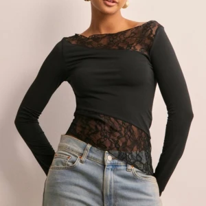 asymmetrisk spetsig topp - aldrig använts ❤️