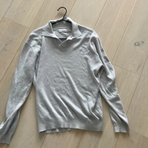 THESE GLORY DAYS Tröja  - Säljer denna riktigt feta THESE GLORY DAYS tröja i storlek M. Tröjan är nästan aldrig använd då den är lite för stor för mig. Nypris 1000 kr mitt pris 500kr skriv om ni har några funderingar 