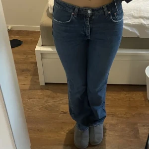 Jeans - Flare jeans från ginatricot.