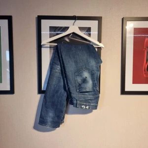 Dondup george - Sjukt feta ripped dondup george i strl 31. Modellen är 183 och väger ca 68. Vid frågor eller fler bilder är det bara att skriva//Kba_Closet 