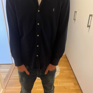 Polo ralph lauren skjorta - Oxford linne skjorta från polo ralph lauren, otroligt fin och bra material. Kond 10/10 använt någonstans runt 5 gånger