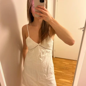 Klänning från Zara - Oanvänd klänning från Zara