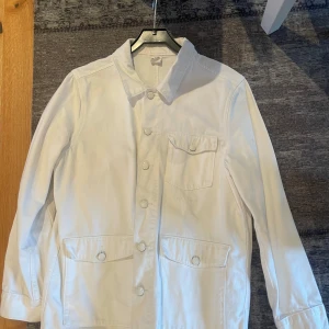 Vit Overshirt - Skicka 8/10