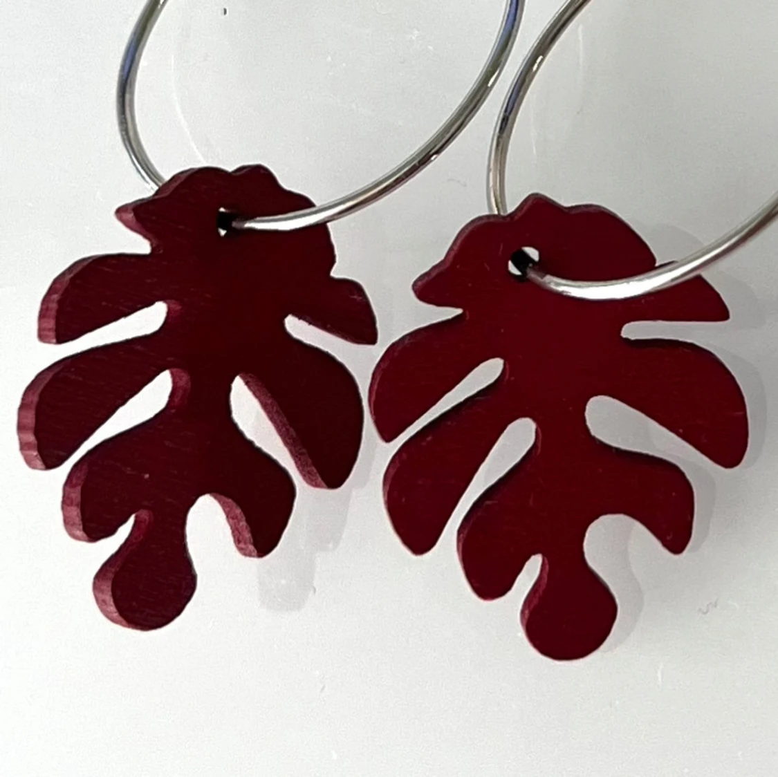 Vinröda löv örhängen  - 90