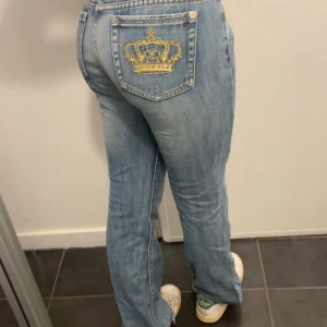 Bootcut jeans Victoria Beckham  - Victoria Beckham jeans i bootcut modell och låg midja. Pris kan diskuteras vid snabb affär! Finns fler jeans på min sida!
