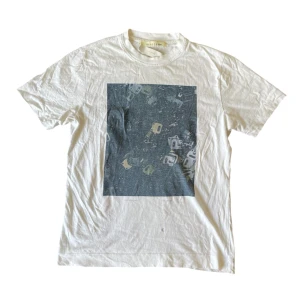 Alyx t shirt  - Äkta, litet hål bara annars bra skick