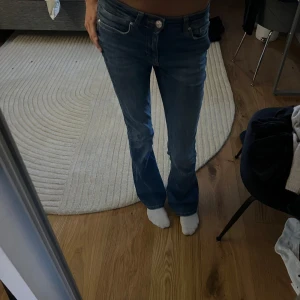 Low rise bootcut jeans🥰 - Säljer mina jätte fina jeans från only då de inte kommer till användning🥰🥰🥰