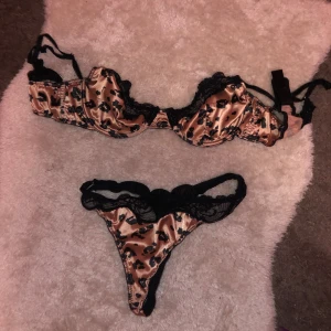 Lingerie - Leopardmönstrad lingerie