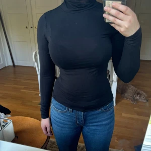 Svart polo tröja  - Svart polotröja