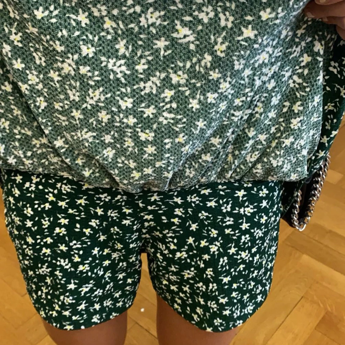 Fin grön kjol från Zara 🙏🏼🙏🏼  - 92