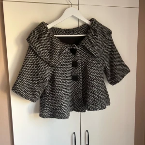 Stickad kofta - Säljer denna stickade kofta, köp gärna med köp nu❤️