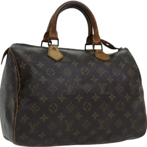 Louis Vuitton Speedy 30 - Louis Vuitton Speedy 30. Ett måste i väskkollektionen! Bra storlek för både vardagsbruk och resor. Perfekt att använda som skol-/arbetsväska. Speedy ger en touch av lyx och stil till varje outfit.