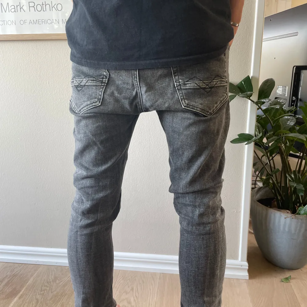 Max använda 3 gånger, säljer för jag inte använder dem🙃. Jeans & Byxor.