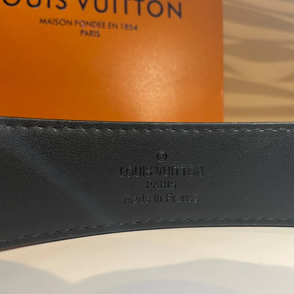 LOUIS VUITTON BÄLTEN, LV PACKETET MEDFÖLJER! Har du några frågor hör gärna av dig.. Accessoarer.