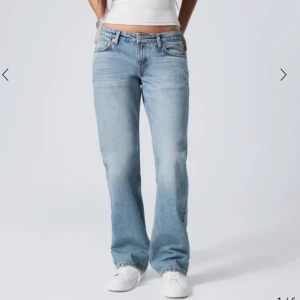 Lågmidjade jeans - Perfekt skick, knappt använda. Säljer då de är för små på mig! Skicka gärna prisförslag😊