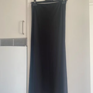 Kjol från bikbok  - Jättefin maxikjol från Bikbok. Använd fåtal gånger, storlek xs.