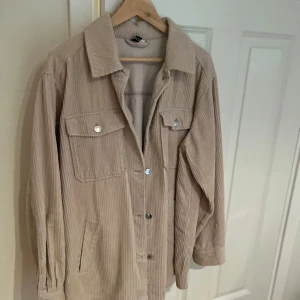 Jacka  - Från hm! Använder den som jacka! 