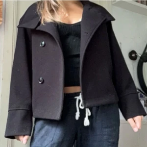 Kappa ginatricot - Säljer nu min kappa från ginatricot! Nästintill oanvänd så i mycket bra skick💗