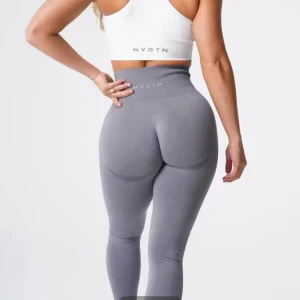 NVGTN - Säljer mina NVGTN tight då de inte kommer till användning. Endast använda fåtal gånger! Storlek M men suuuuper stretchiga. Funkar från S-L. Ord pris ca 600kr