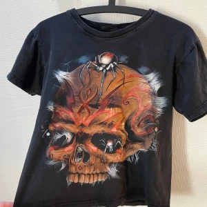 Tshirt - Strl S, använd Tröjan ger +100 Aura
