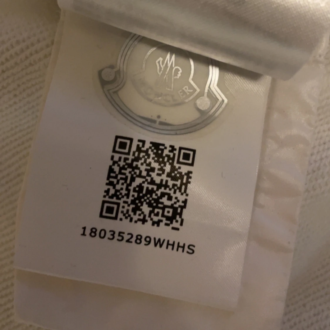 Vit dunjacka med huva från Moncler - 91