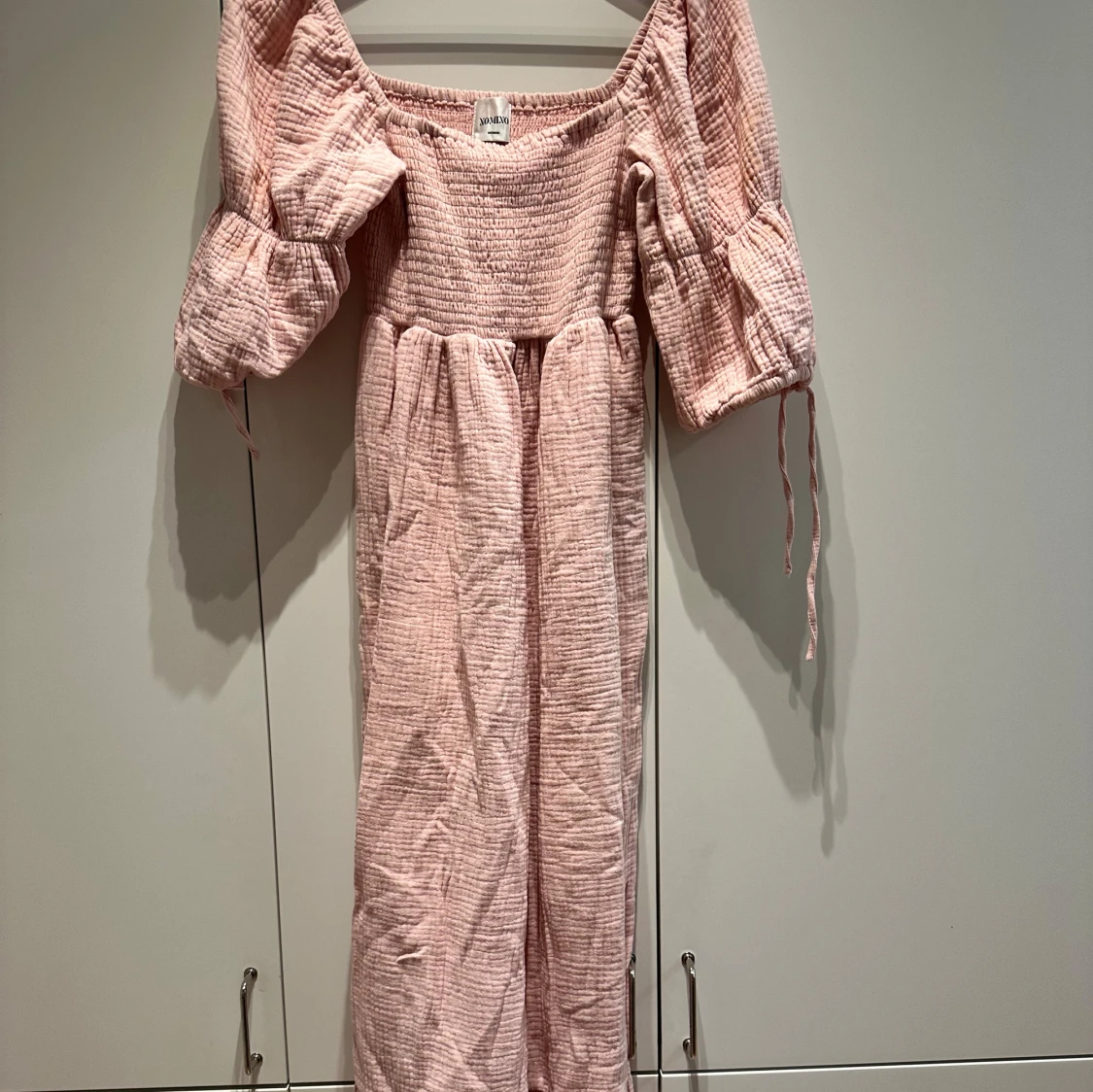 Ljusrosa långklänning med puffärmar - 90