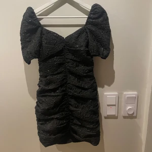 Samsøe Samsøe miniklänning - Skitsnygg glittrande SAMSØE SAMSØE klänning, storlek S