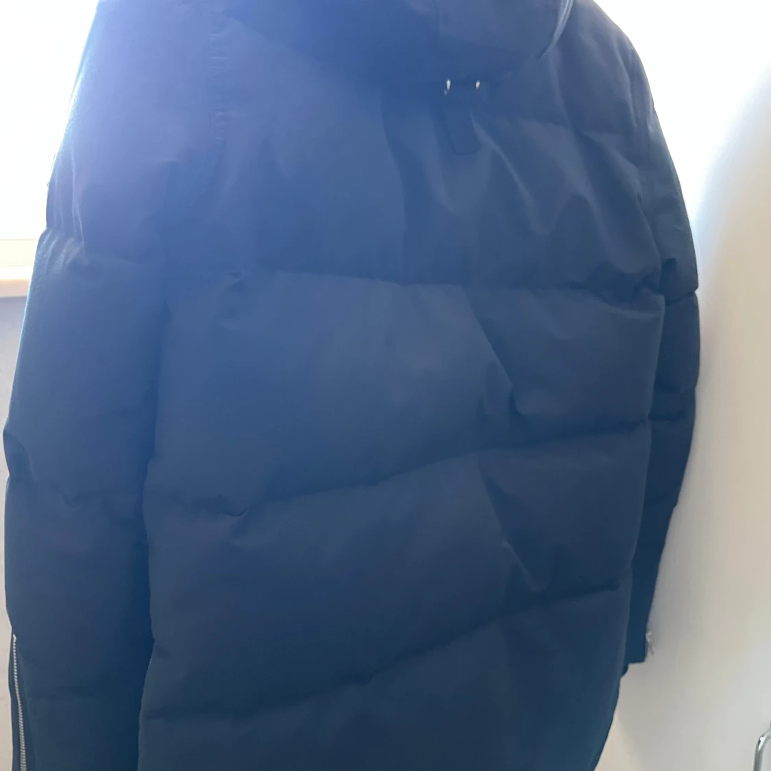 Marinblå dunjacka från Moose Knuckles - 90