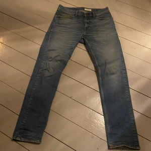 Tiger of Sweden - Snygga blå jeans från Tiger of Sweden som jag inte kan ha nu för dom är för små ny pris -1200 storlek30/32