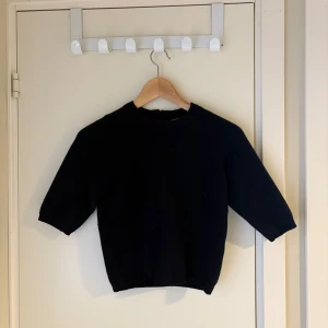 Zara topp - Stickad topp från Zara. Jättebra skick💞