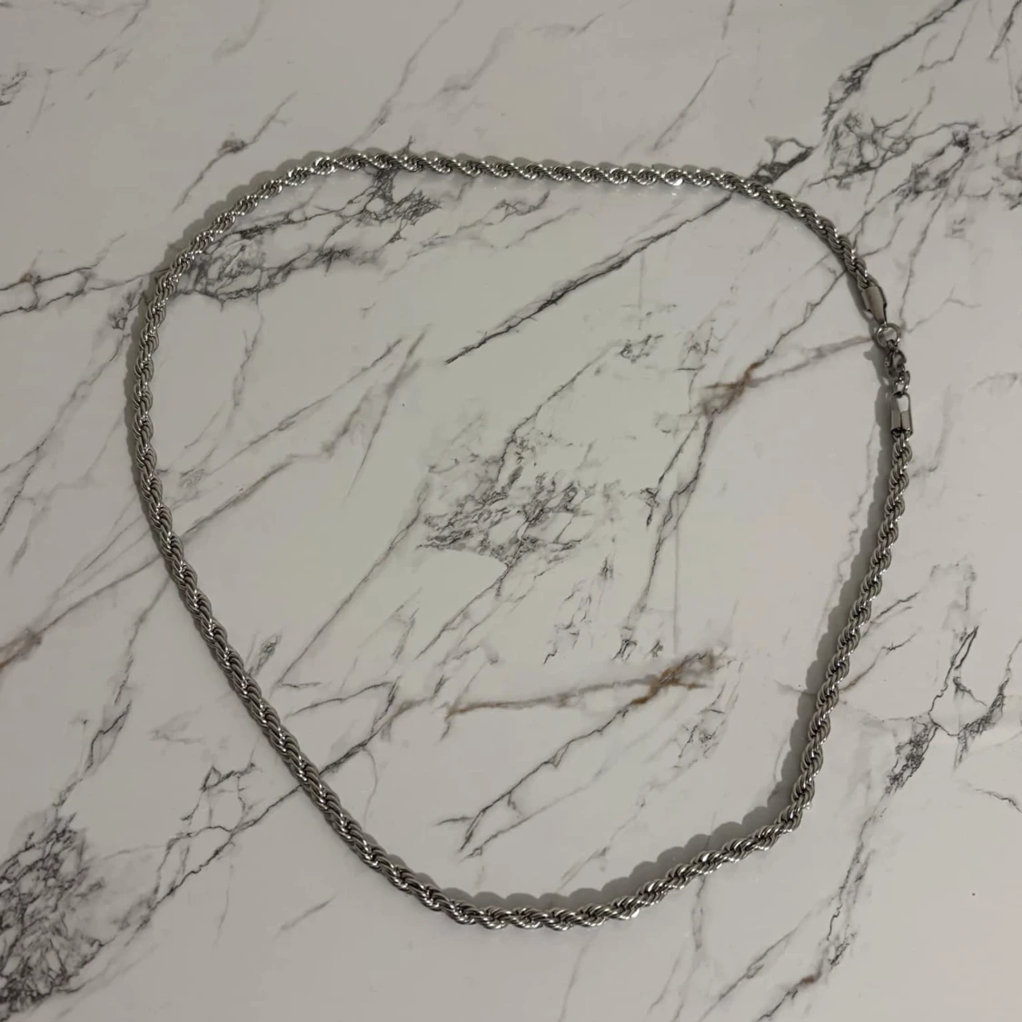 Silverfärgat halsband - 90