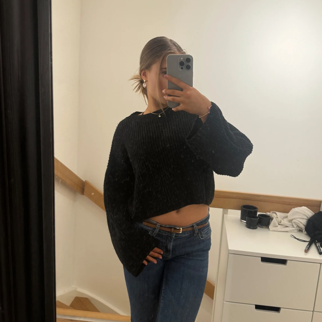 Svart stickad tröja