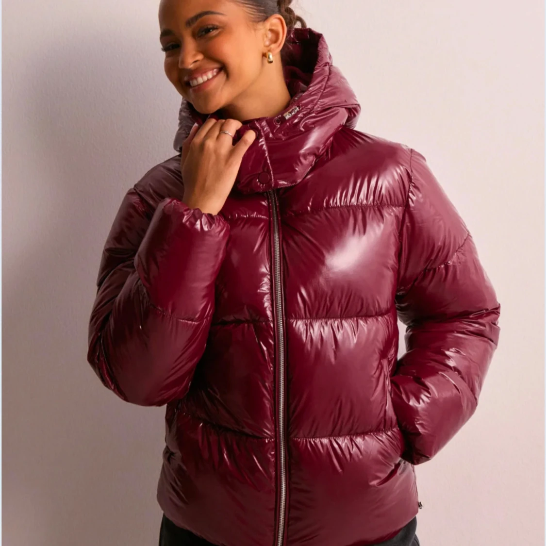 Vinröd pufferjacka med huva - 90