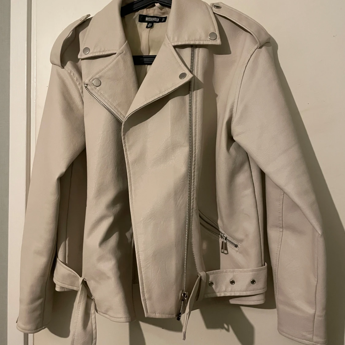 Beige skinnjacka från Missguided