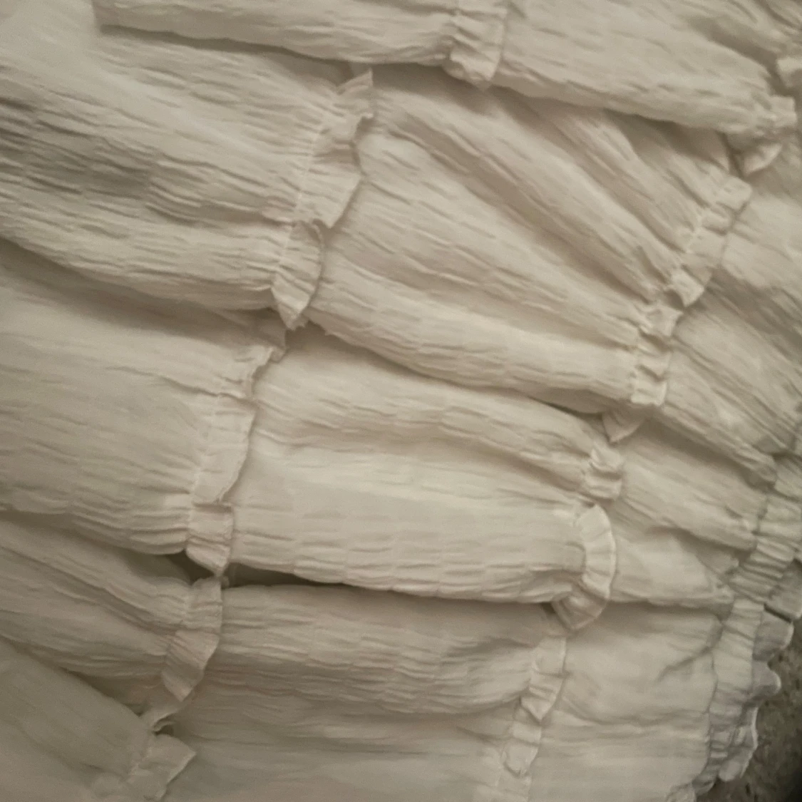 En fin vit volang kjol🤍 - 90